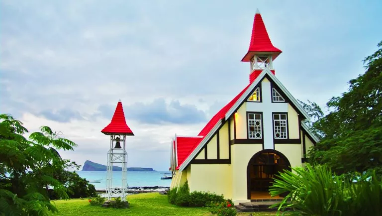cap malheureux Red Roof Church cap malheureux